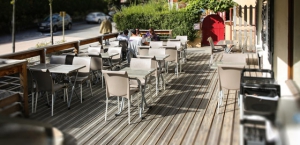 Bar et terrasse